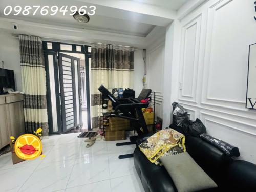Nhà phố Quận 7 đẹp - Hẻm rộng xe hơi, Thu nhập 300tr/năm, Giá tốt 13,9 tỷ